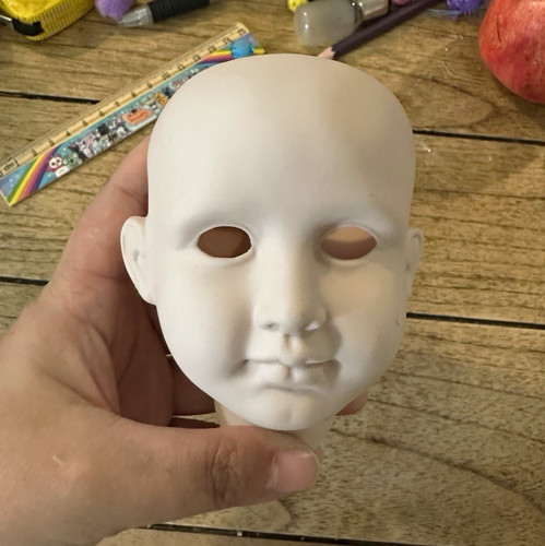 Vintage wporcelain doll head - ,