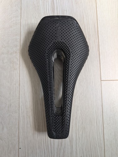 Ryet printed carbon saddle - ryet, 3d