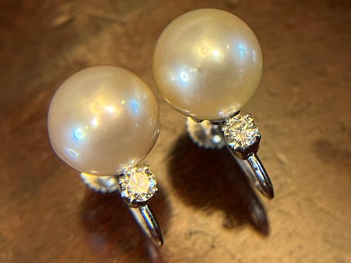 Finest 18ct gold pearl and