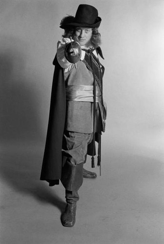 Singer noddy holder english - singer,