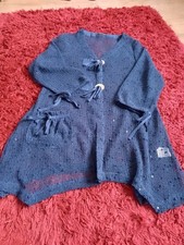 Roman Label Navy Beach Cover