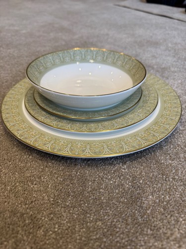 Immaculate royal doulton - royal,