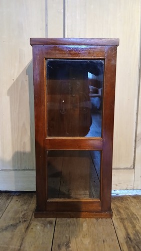 Antique shop table top display - shop/table,