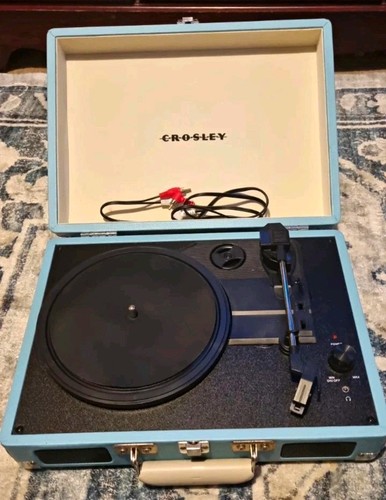 Crosley suitcase record player - suitcase,
