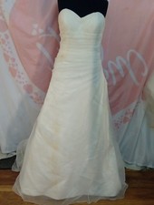 Wedding dress size 18 ivory