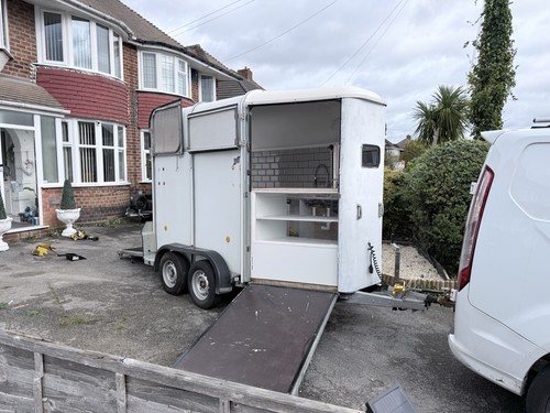 Horse box catering - horse,