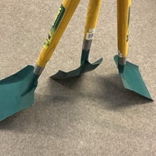 Yeoman Large Builders Shovels