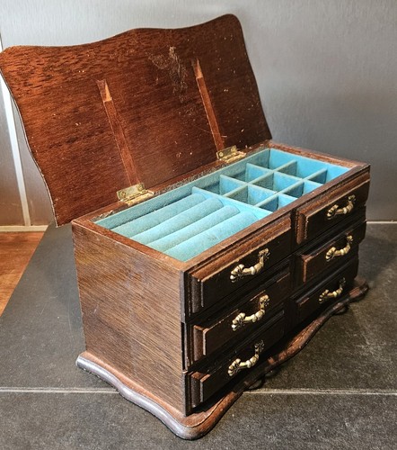 Vintage wooden jewelry box - wooden,