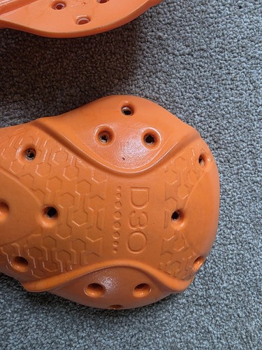 Pair d30 level shoulder - pair,