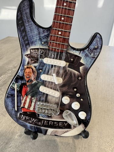 Bon jovi miniature guitar - bon,
