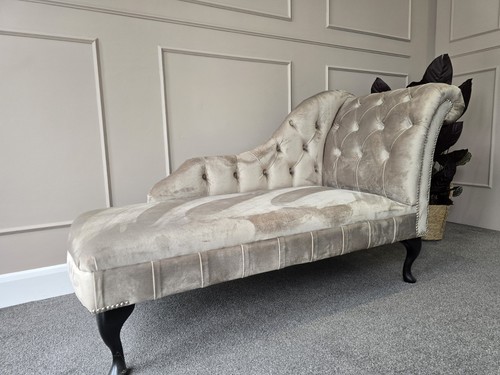 Elegant tufted velvet chaise - elegant,
