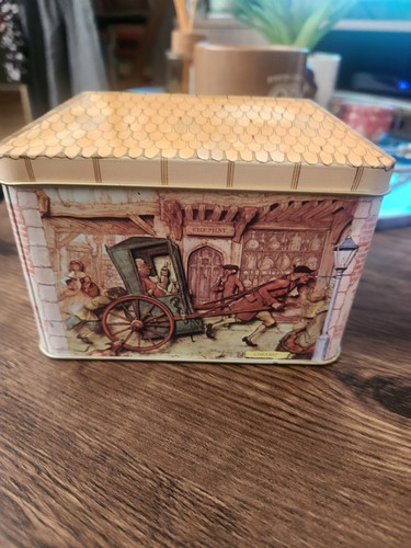 Pretty vintage tin 8 x - pretty, 13
