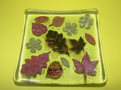 Glass dish with - with, leaf