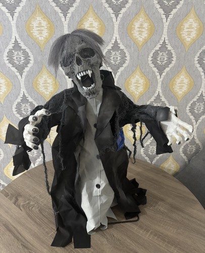 Scary skeleton halloween prop - skeleton,