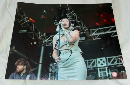 Noah cyrus signed 8x10 photo - signed,