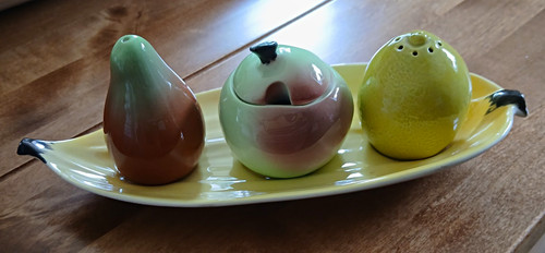 Carlton ware ceramic fruit - carlton,