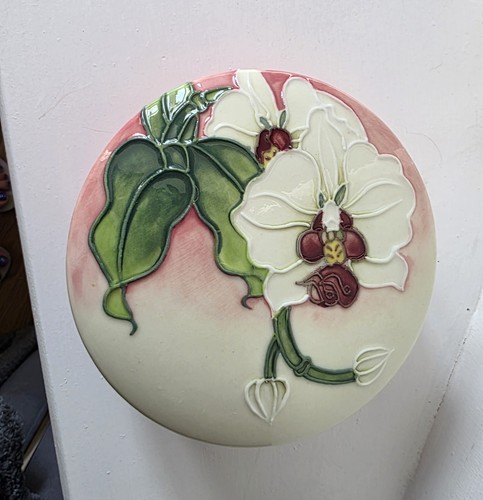 Ceramic trinket box old - ceramic, tupton