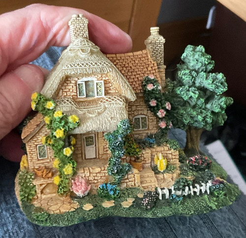 Pretty cottage ornament - pretty,