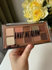 NYX Away We Glow 10 Shades Eye