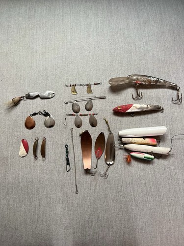 Vintage fishing lure lot - fishing,