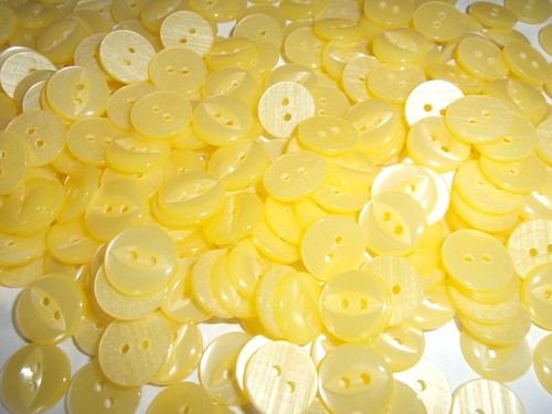 Job lot 100 buttons round - round, fish