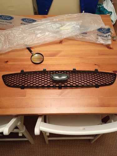 Ford fiesta mk5 front grill - fiesta,