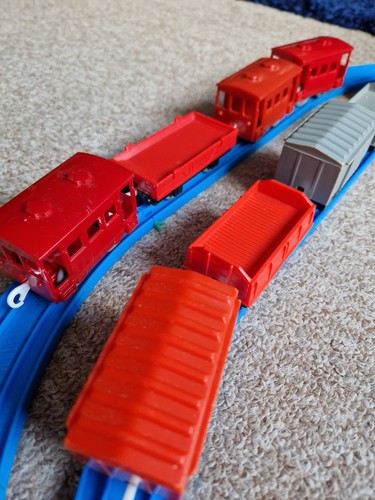 Trackmaster thomas train - thomas,