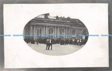 R306252 Lots of people at an