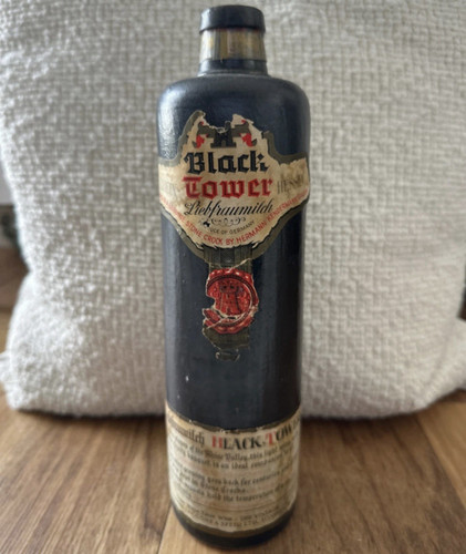 Vintage 1970 black - 1970, tower