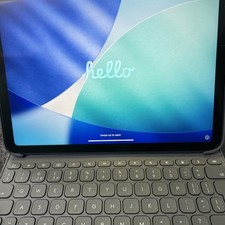 iPad 10th Gen 64GB with pencil and Logitech - Excellent condition