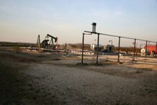 Photo 6x4 Nodding Donkey Hackthorn/SK9982 One of several remote oil well c2007