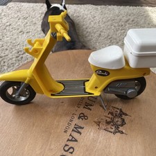 VINTAGE PEDIGREE SINDY'S MOTORCYCLE  / SCOOTER
