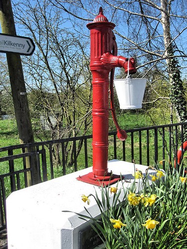 Photo 6x4 old water pump - old,