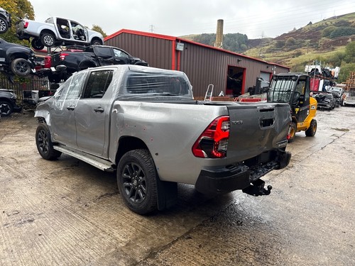 Toyota hilux rear axle - toyota,