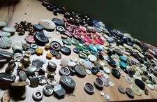 Vintage Buttons Mixed Colours And Sizes Plastic Wooden Metal Leather Shell 500g