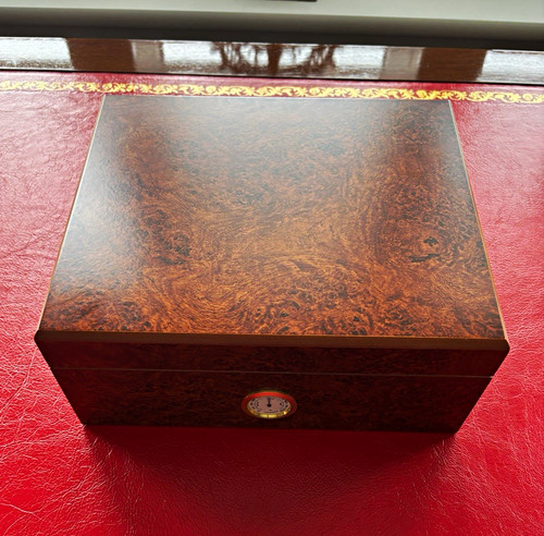 Wood cigar humidor - storage, box