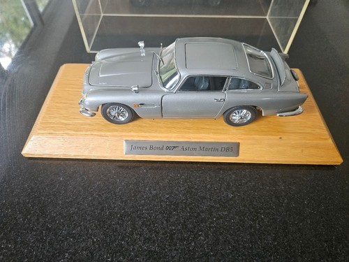 Danbury mint james bond - danbury,