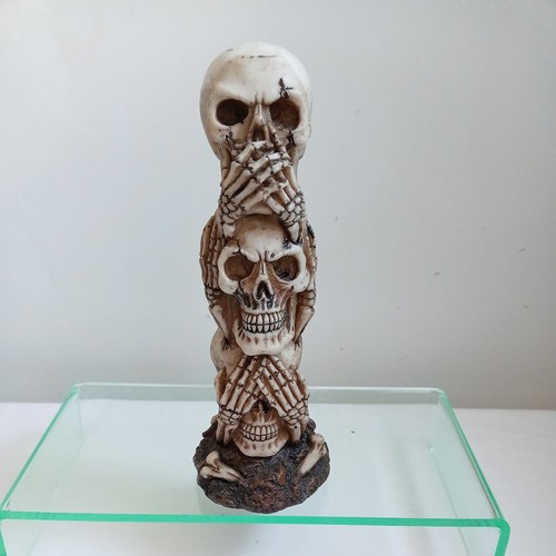 Gruesome stack skulls totem - stack,