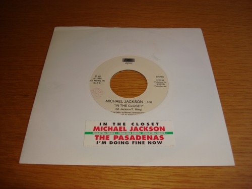 Michael jackson the closet - in,