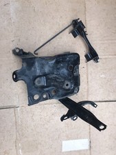 Toyota Yaris Mk2 Battery Tray/clamp As Picture