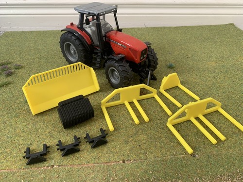Yellow farm machinery - 1/32,