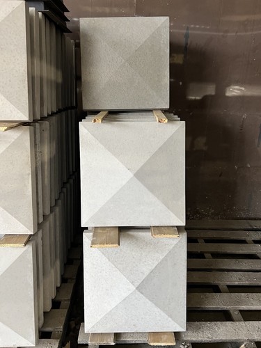 Concrete pyramid pillar - 18”,