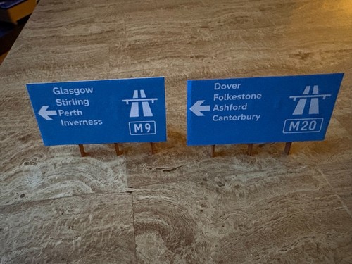 Gauge motorway sign - oo,