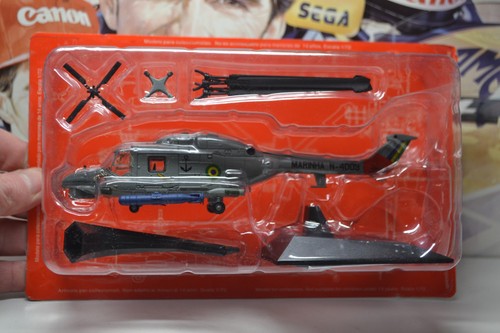 Hatchette helicopter - /,