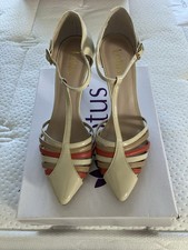 Lotus Beige Georgina T Bar