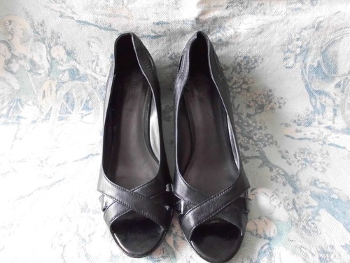 Footglove black leather wedge