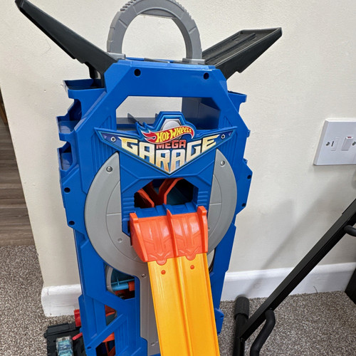 Hot wheels mega garage plastic - mega,