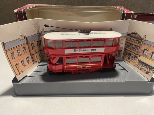 Corgi tramlines c992 - c992/1, leeds