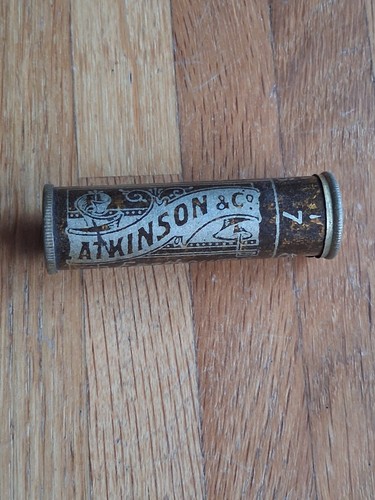 Mitrailleuse needle case - mitrailleuse,