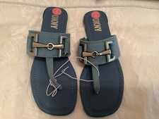 DKNY  Womens Flip Flops